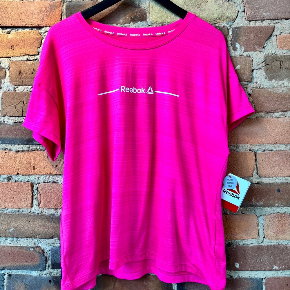 NWT Reebok Bright Pink Relaxed‑Fit T‑Shirt. Size Large. NEW 🩷